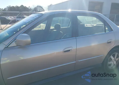 2001 Honda Accord 2.3 Lx z USA, uszkodzony, nr VIN 1HGCG56421A077742